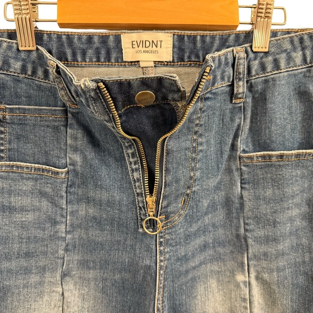Women's Straight Leg Jeans - Blue - Picture 4 of 9